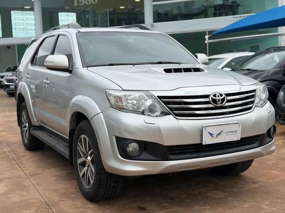 TOYOTA HILUX SW4 3.0 SRV 4X4 16V TURBO INTERCOOLER DIESEL 4P AUTOMÁTICO TOYOTA HILUX SW4 3.0 SRV 4X4 16V TURBO INTERCOOLER DIESEL 4P AUTOMÁTICO